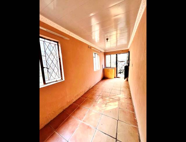 6 BEDROOM HOUSE FOR SALE IN UMLAZI A